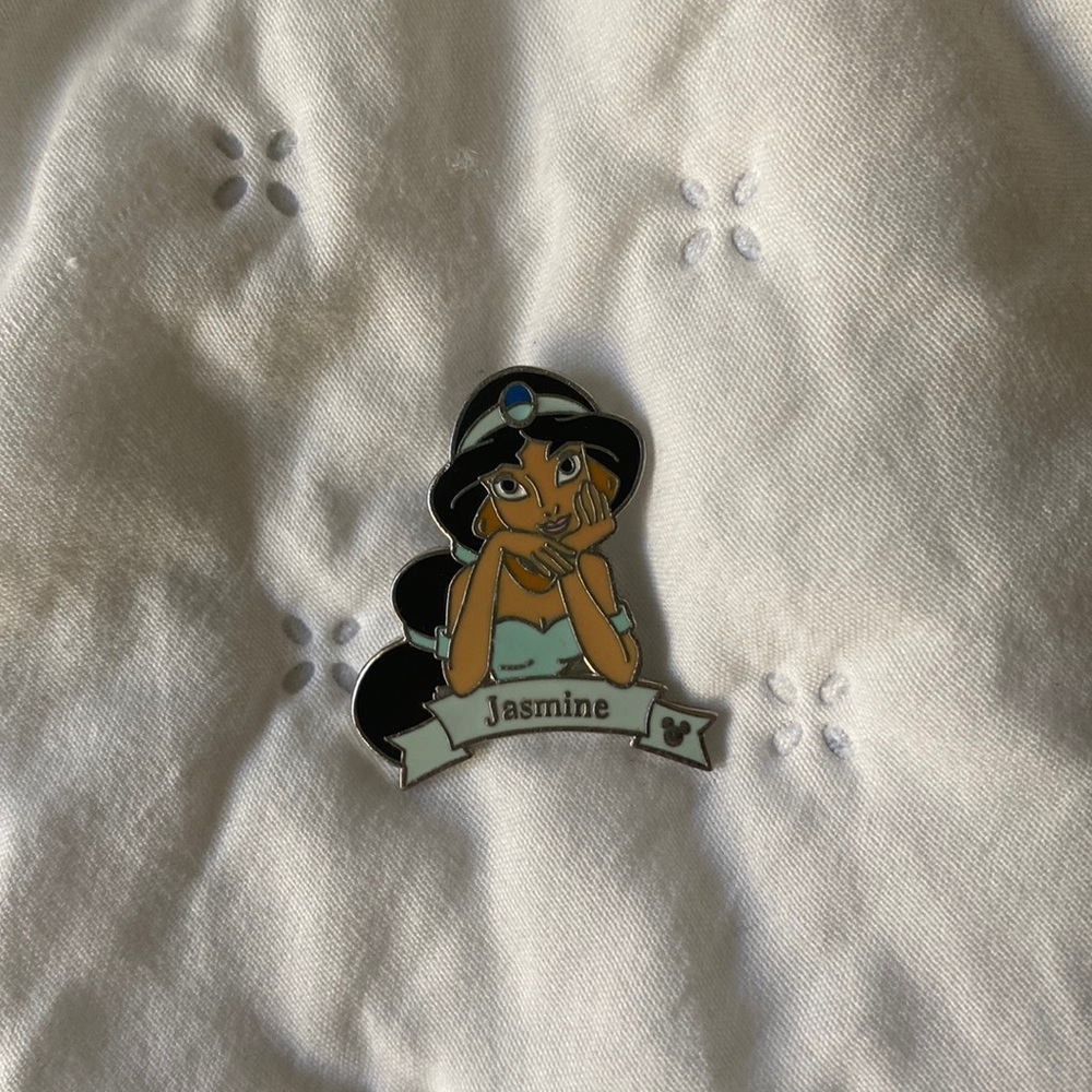 Jasmine hidden Mickey trading pin